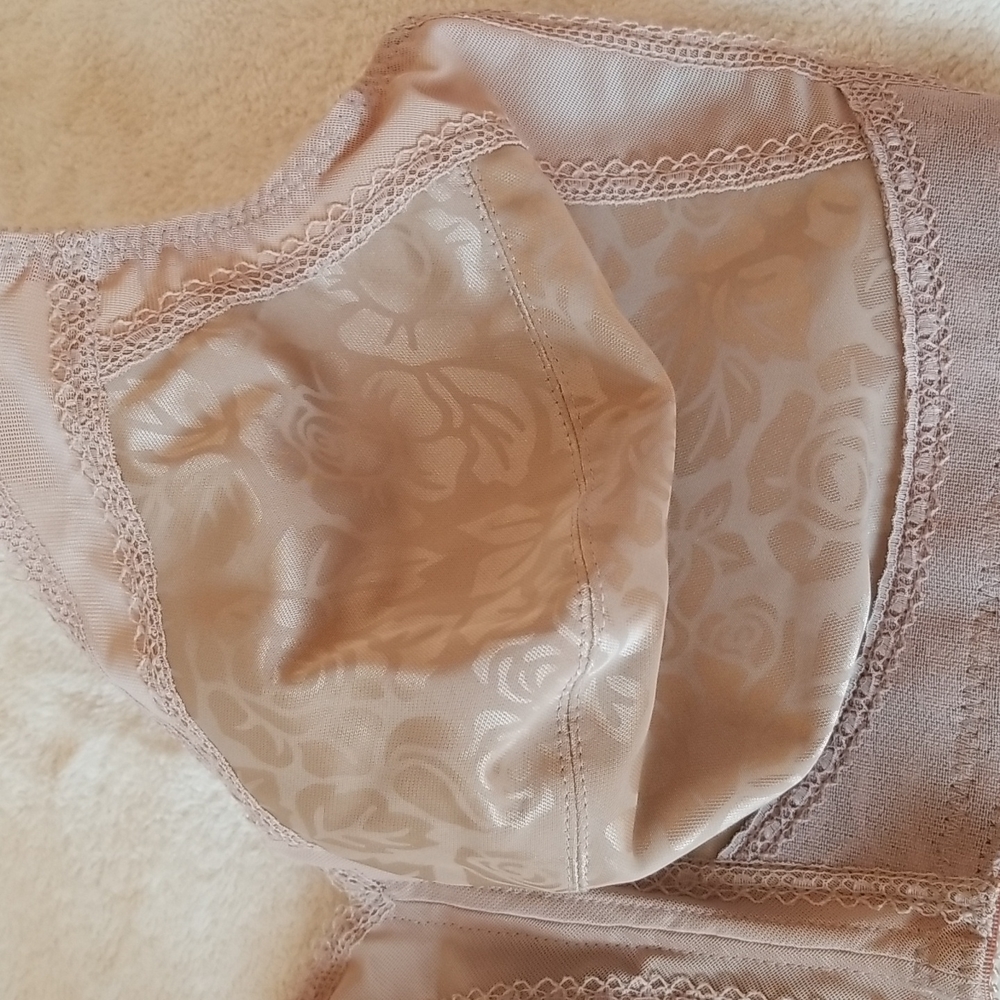 Two Women's Bras in Size 40D - Picture 4 of 14